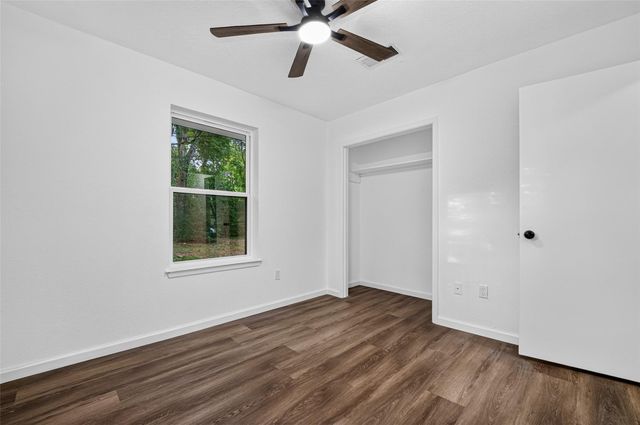 311 Crest Hill Drive, Conroe, TX 77301