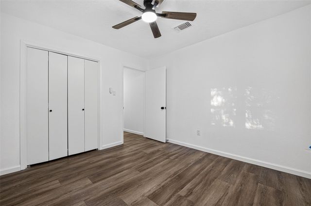 311 Crest Hill Drive, Conroe, TX 77301