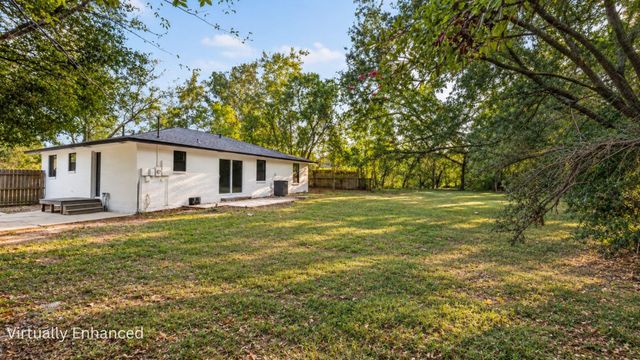 311 Crest Hill Drive, Conroe, TX 77301