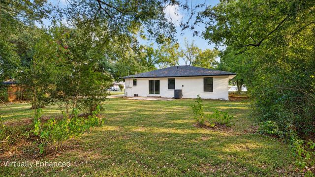 311 Crest Hill Drive, Conroe, TX 77301