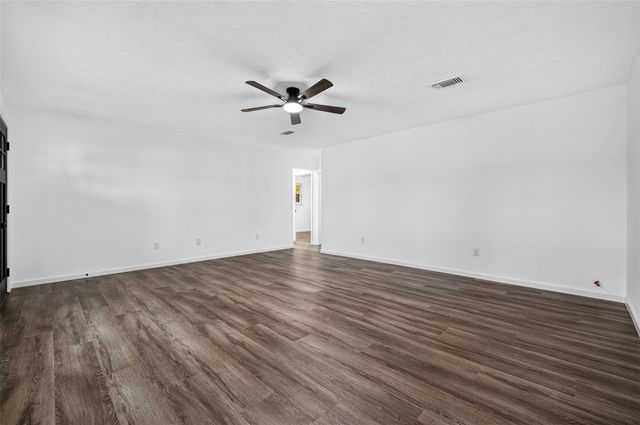 311 Crest Hill Drive, Conroe, TX 77301