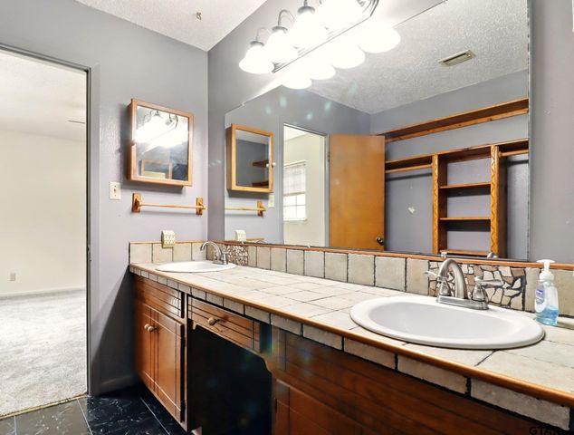 111 Bison Trl, Longview, TX 75605