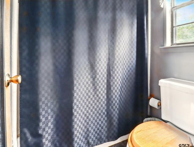 111 Bison Trl, Longview, TX 75605