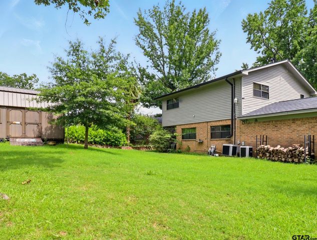 111 Bison Trl, Longview, TX 75605