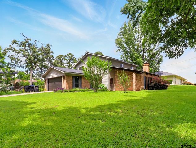 111 Bison Trl, Longview, TX 75605