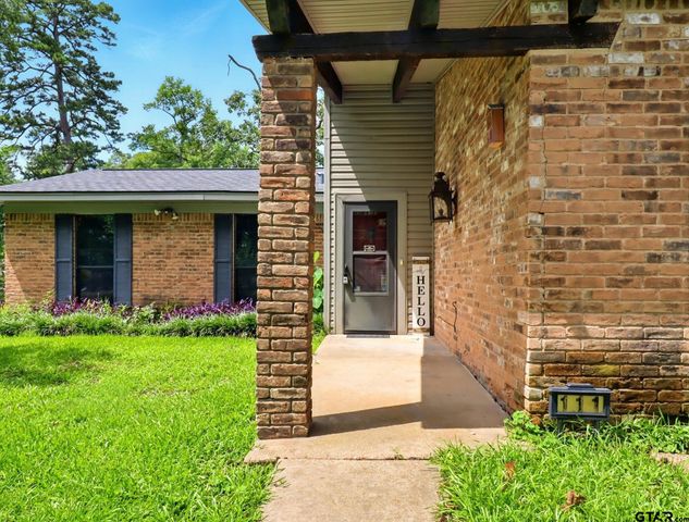 111 Bison Trl, Longview, TX 75605
