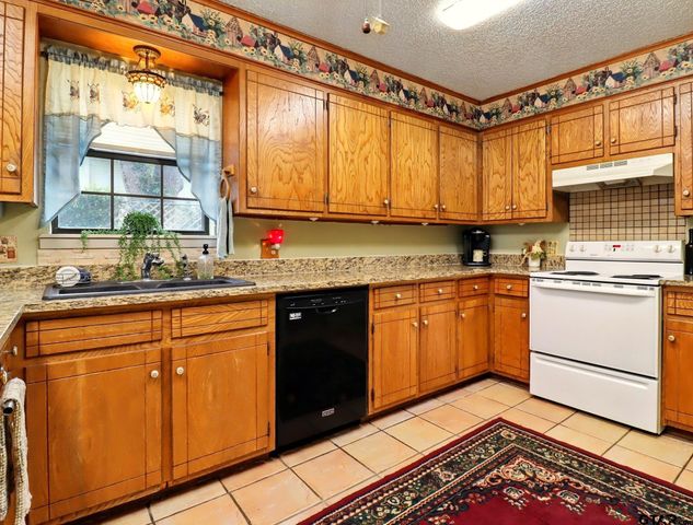 111 Bison Trl, Longview, TX 75605