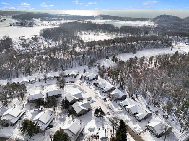 17574 Park Place Circle, Spring Lake, MI 49456