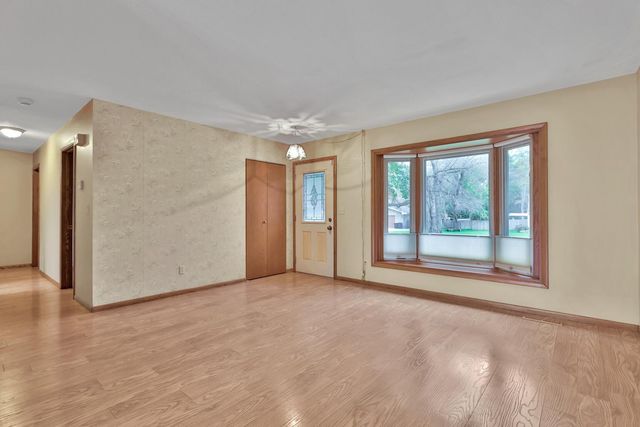 8741 Griggs Avenue, Circle Pines, MN 55014