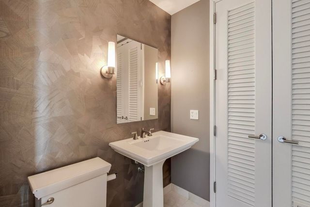 401 N Wabash Avenue 44D, Chicago, IL 60611