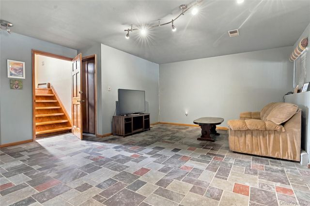 6 Flower Road, Hopewell Junction, NY 12533