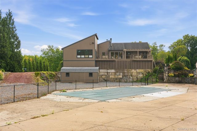 6 Flower Road, Hopewell Junction, NY 12533