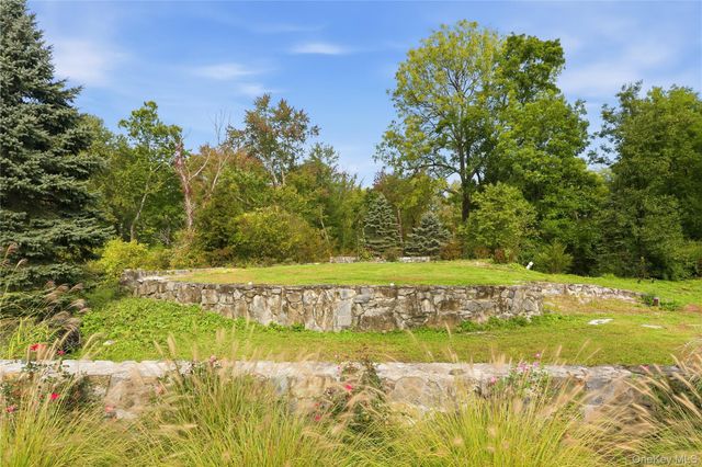 6 Flower Road, Hopewell Junction, NY 12533