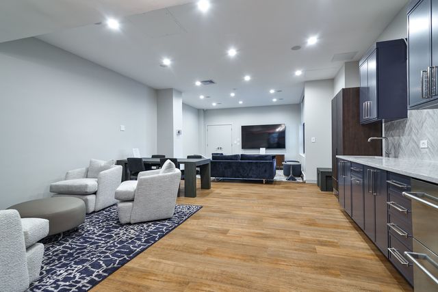 6157 N Sheridan Road 3M, Chicago, IL 60660