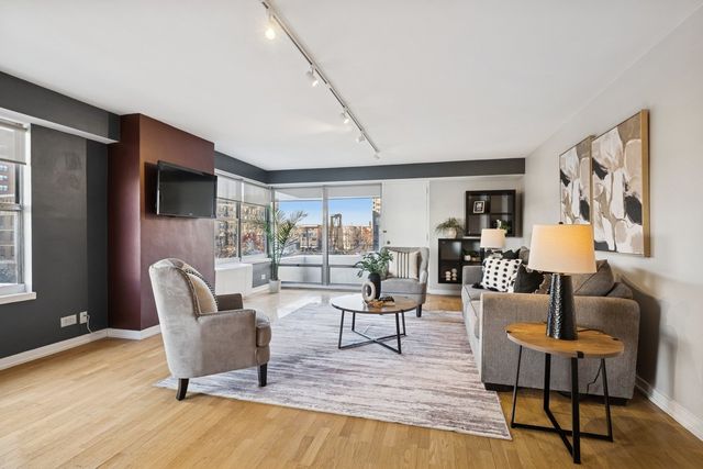 6157 N Sheridan Road 3M, Chicago, IL 60660