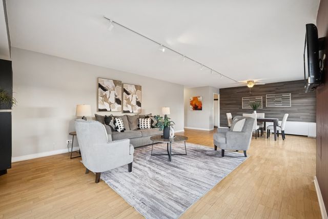 6157 N Sheridan Road 3M, Chicago, IL 60660