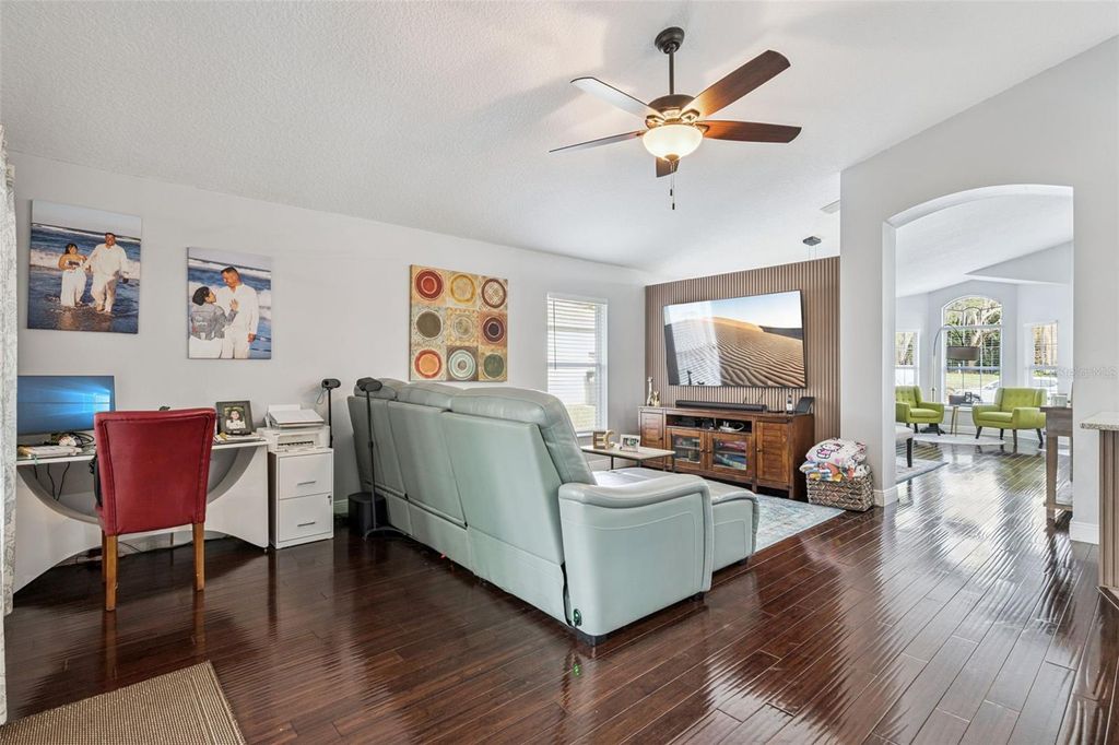 Image 4 of property listing at 8128 WOODSWORTH DRIVE, Orlando, FL 32817