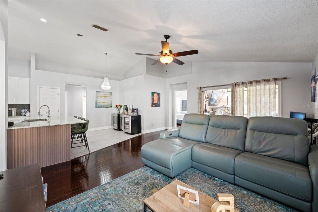 Image 5 of property listing at 8128 WOODSWORTH DRIVE, Orlando, FL 32817