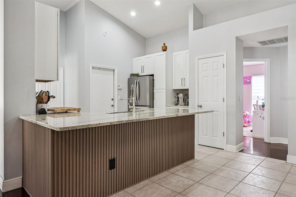 Image 10 of property listing at 8128 WOODSWORTH DRIVE, Orlando, FL 32817