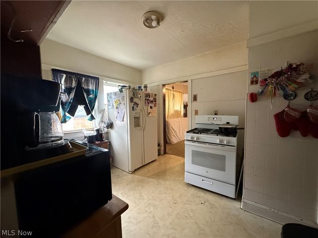 10014 Almira Avenue, Cleveland, OH 44111