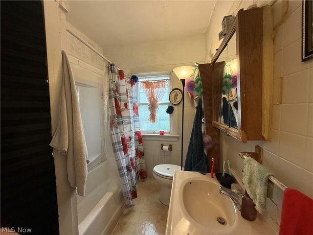 10014 Almira Avenue, Cleveland, OH 44111