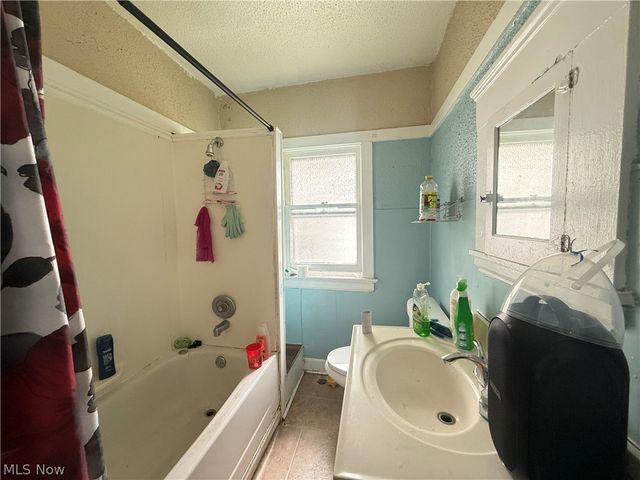 10014 Almira Avenue, Cleveland, OH 44111