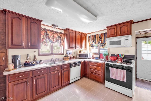 347 Kenyon Avenue, Elyria, OH 44035