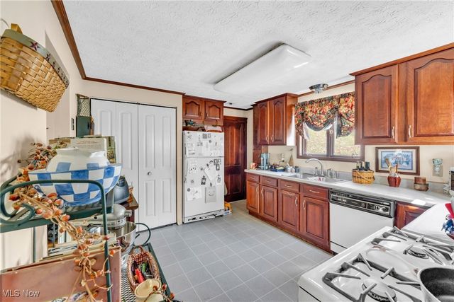 347 Kenyon Avenue, Elyria, OH 44035