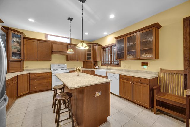 2161 Burnham Court, Algonquin, IL 60102