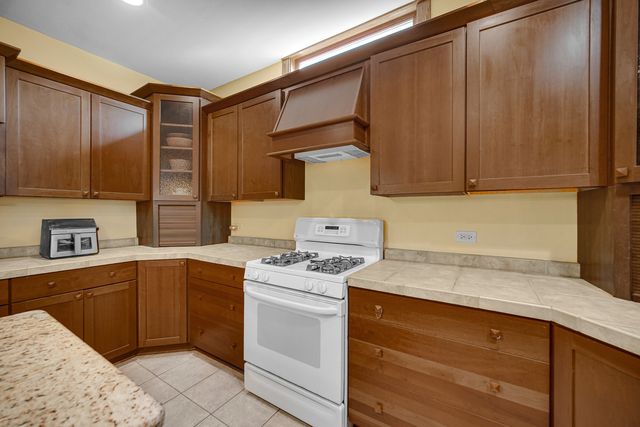 2161 Burnham Court, Algonquin, IL 60102