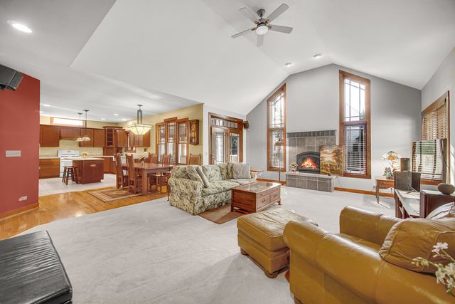 2161 Burnham Court, Algonquin, IL 60102