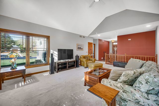 2161 Burnham Court, Algonquin, IL 60102