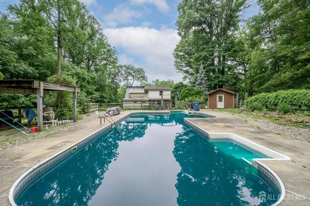 1097 State Route 173, Bethlehem, NJ 08802