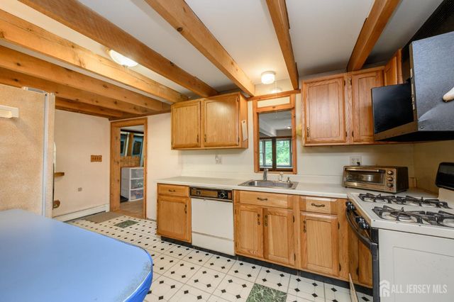 1097 State Route 173, Bethlehem, NJ 08802