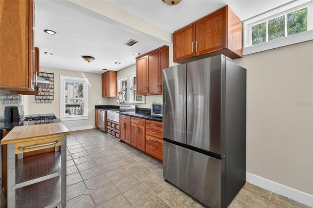 1933 3RD AVENUE W, Bradenton, FL 34205