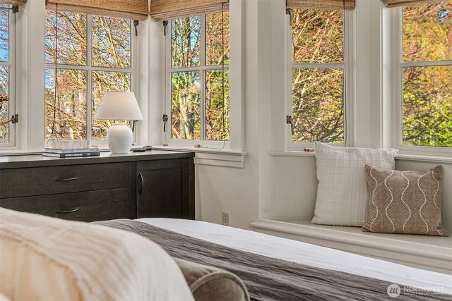 952 16th Avenue E, Seattle, WA 98112