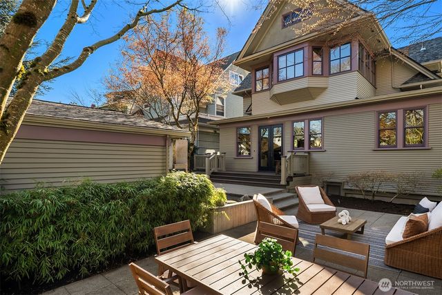 952 16th Avenue E, Seattle, WA 98112