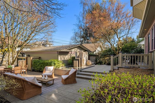 952 16th Avenue E, Seattle, WA 98112