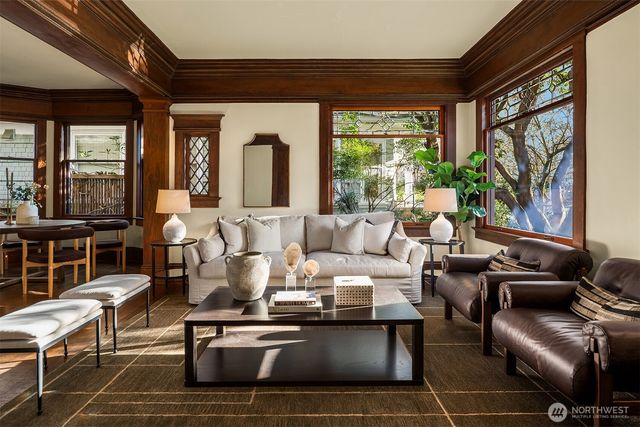 952 16th Avenue E, Seattle, WA 98112