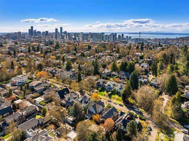 952 16th Avenue E, Seattle, WA 98112