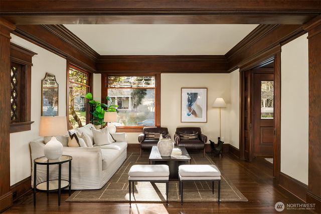 952 16th Avenue E, Seattle, WA 98112