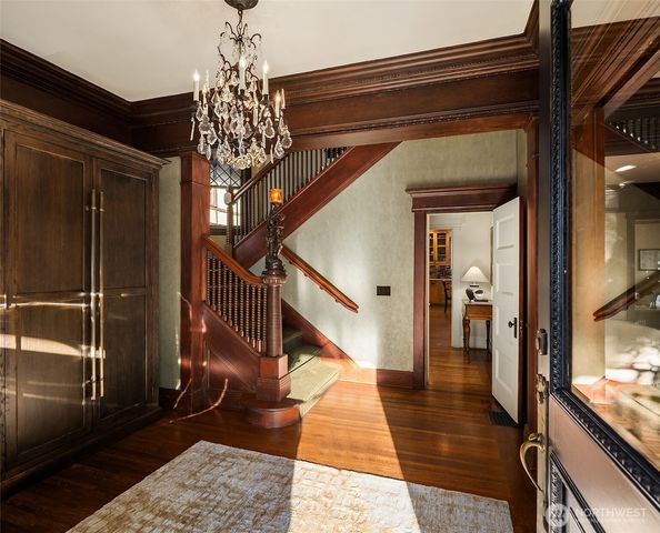 952 16th Avenue E, Seattle, WA 98112