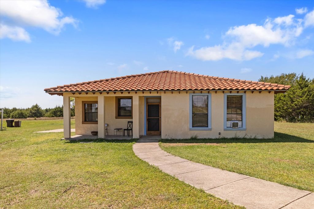 5777 State Highway 160, Whitewright, TX 75491