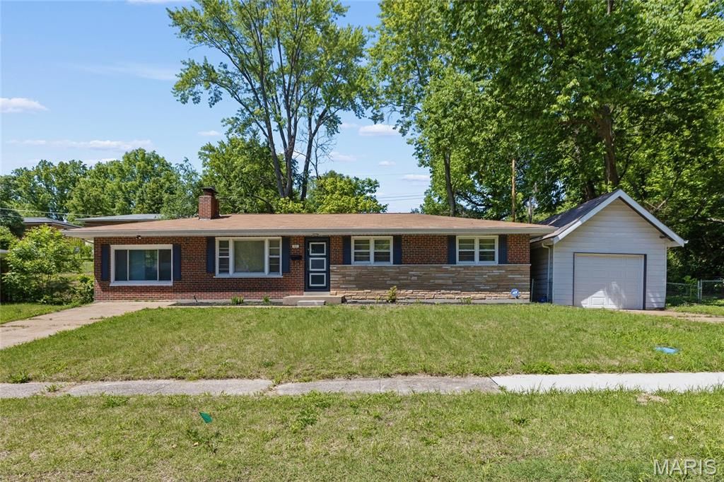 931 Thatcher Avenue, Ferguson, MO 63135
