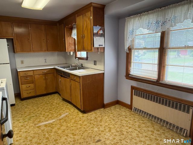 12 Swan Avenue, Wallingford, CT 06492
