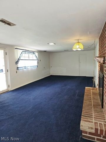 7623 Alan Pky, Middleburg Heights, OH 44130