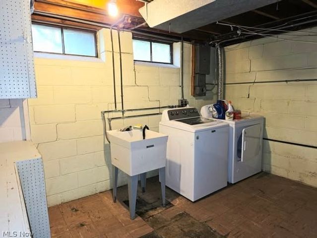 7623 Alan Pky, Middleburg Heights, OH 44130