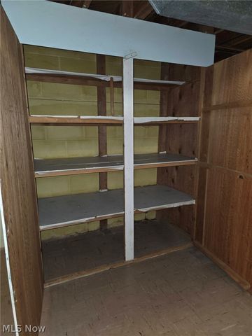 7623 Alan Pky, Middleburg Heights, OH 44130