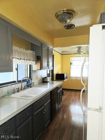 7623 Alan Pky, Middleburg Heights, OH 44130
