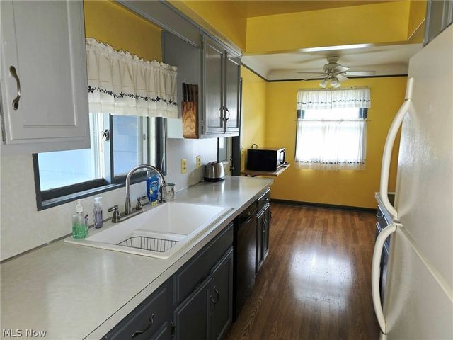 7623 Alan Pky, Middleburg Heights, OH 44130